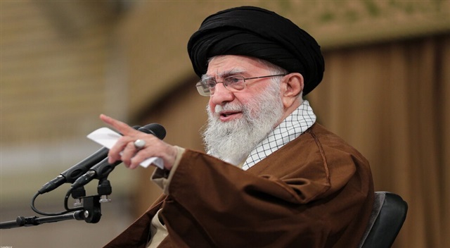 دوستان و هم دشمنان بدانند ملت ایران در هیچ میدانی به صورت طرف ضعیف حاضر نخواهد شد/ یقه جنایتکار نباید رها شود