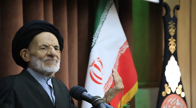 طلاب باید با بینش عمیق دینی طبیبان فکری جامعه و مصلح نسل آینده باشند