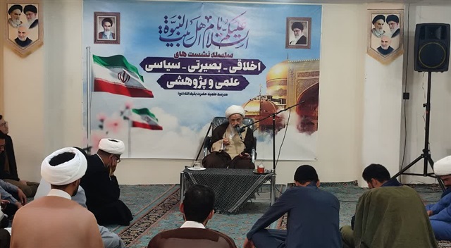 در عصر فناوری، تقوا و دانش دو بال پرواز طلبه برای رساندن پیام دین‌ هستند