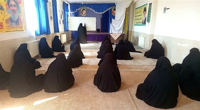 نشست تبیینی و بصیرتی «پدافند غیرعامل» در مدرسه علمیه فاطمه‌الزهرا(سلام‌الله‌علیها) خوسف برگزار شد