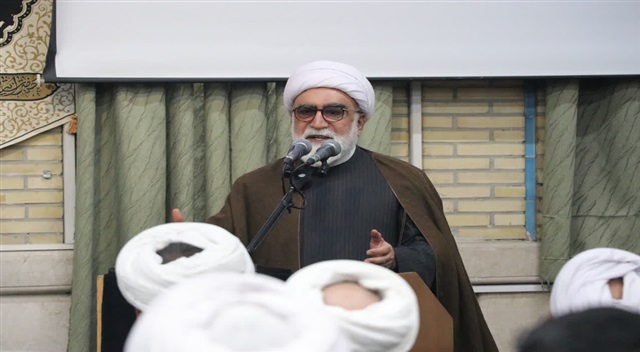 بالاترین وظیفه عالم، صیانت از مرزهای ایمان مردم است