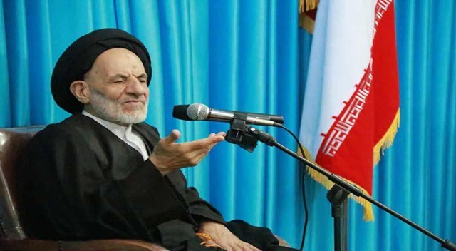 وارونگی رفتاری نخبگان، نتیجه پیروی از غیرخدا و تسلیم شدن در برابر گرگ‌های جهانی است