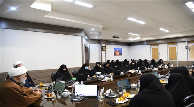 گزارش تصویری | دیدار مدیر حوزه علمیه خراسان با کارکنان خواهر به مناسبت هفته زن و روز مادر