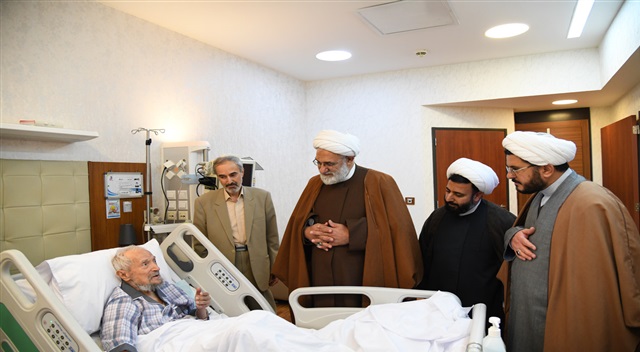 گزارش تصویری | عیادت مدیر حوزه علمیه خراسان از آیت‌الله عبدخدایی