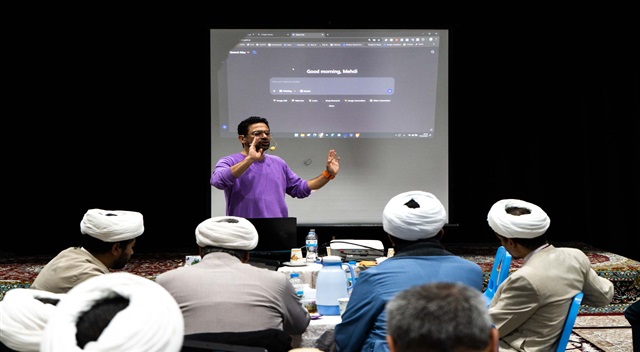 گزارش تصویری | برگزاری دوره توانمندسازی کارکنان مدارس و مراکز تخصصی حوزه علمیه خراسان